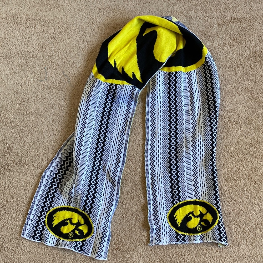 University of Iowa Hawkeyes scarf NWOT
